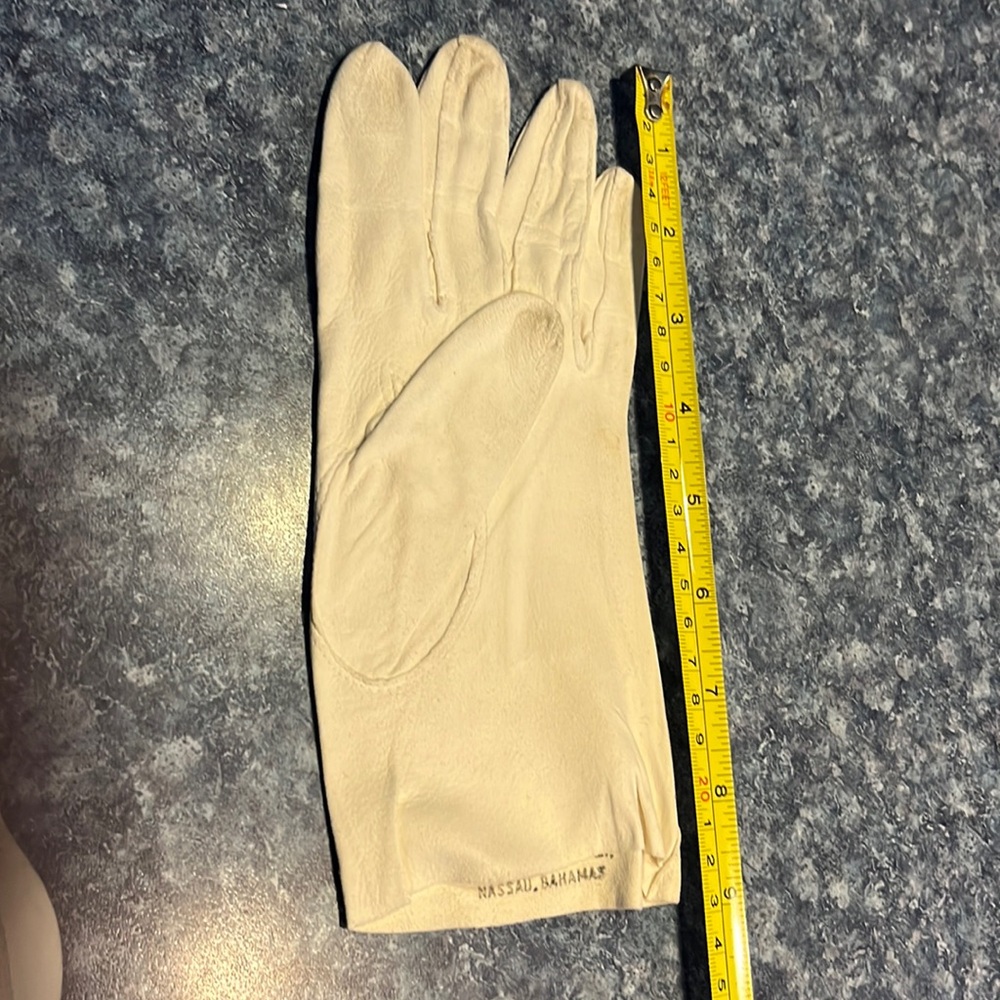 Vintage Mademoiselle washable doeskin gloves.  Made in England.